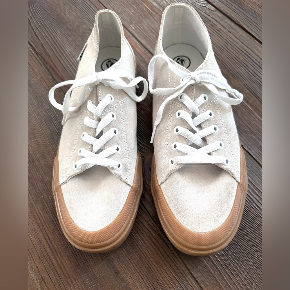 Stylish White and Tan VOLCOM Sneakers (BRAND NEW)